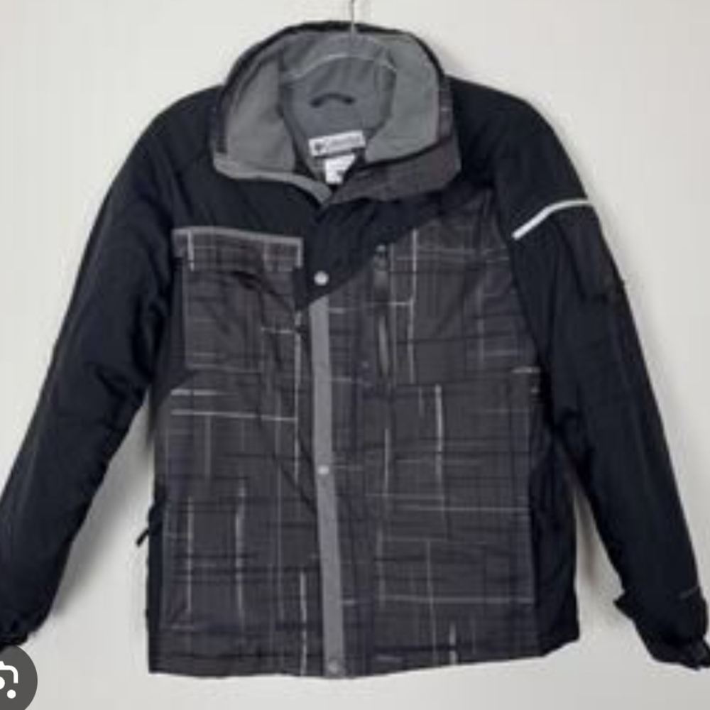 Columbia omni shield  water proof  Black and gray skii  jacket
